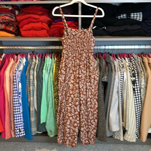 Old Navy brown/white print smocked adjustable strap 2 pocket jumpsuit size S - Picture 3 of 3